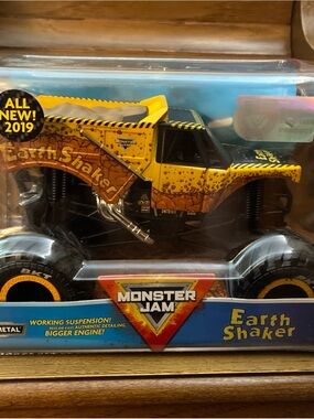 Spin Master Monster Jam Earth Shaker 1:24 Diecast Truck 2019 Yellow/Black NEW